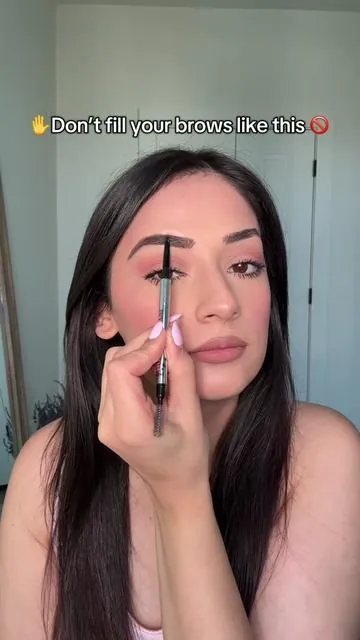 My viral brow technique paired with the most perfect brow pencil that gives you seamless hairlike strokes @SUREZIA #eyebrowfilling #howtofillinbrows #eyebrowtutorial #browtutorial #eyebrowshaping 