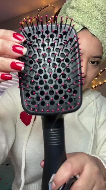 Cepillo de cabello 3 en 1 te peina,seca y alisa tu cabello en pocos minutos no te daña tu cabello ya que tiene tres niveles de secado en caliente intermedio y frío amiga #cepillosecador #cepilloalisador #cepilloviral #peinesecador #peinealisador 