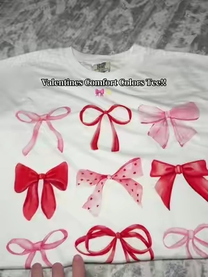 I'll be wearing this comfort colors tee till Valentine’s Day!! #graphictee #graphictees #leggingsoutfit #valentinesoutfit #comfortcolors 