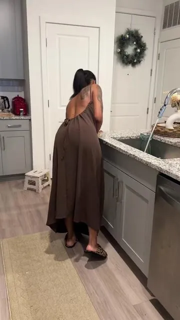 I prefer to look good doing everything 🤭, all us girlies need this!!! #loungewear #housewife 