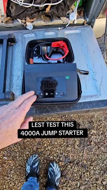 4000A JUMP STARTER WITH FLASHLIGHT AND AIR COMPRESSOR UP TO 150 PSI. #jumpstarter #boosterbox #tiktokshopcreatorpicks #tiktokshopholidayhaul #newyearnewme 