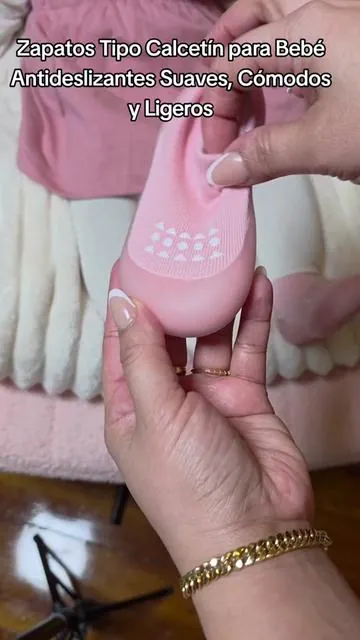 Estos zapatos tipo calcetín para bebé son perfectos para los primeros pasos. Están fabricados con tela transpirable y elástica que se adapta suavemente al pie, mientras que su suela flexible y antideslizante #TikTokShopCreatorPicks  #paratiiiiiiiiiiiiiiiiiiiiiiiiiiiiiii  #zapatostipocalcetín #zapatosparabebes