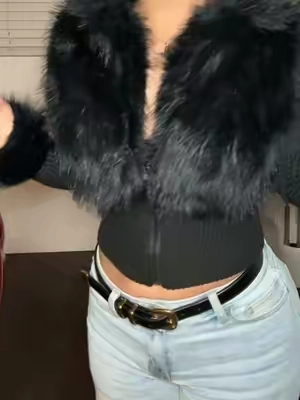 True to size ✨ #tiktokshopcreatorpicks #holidayhaul #TikTokShopFashion #furjacket #OOTD 