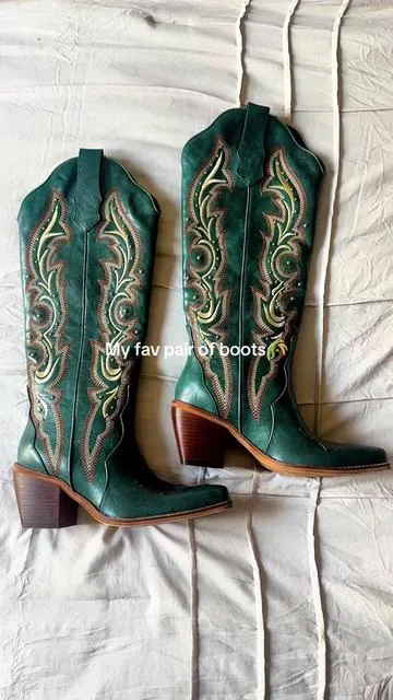 So beautiful 🤩 #cowgirlboots #cowgirlbootsoutfit #emeraldboots #wetkiss #wetkissshoes 