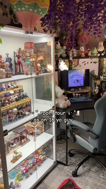 yum don’t worry about the cable management😋 also i need to do another wall we’ll be working on it😸 . #fypシ #roomtour #room #snoopy #cozy 