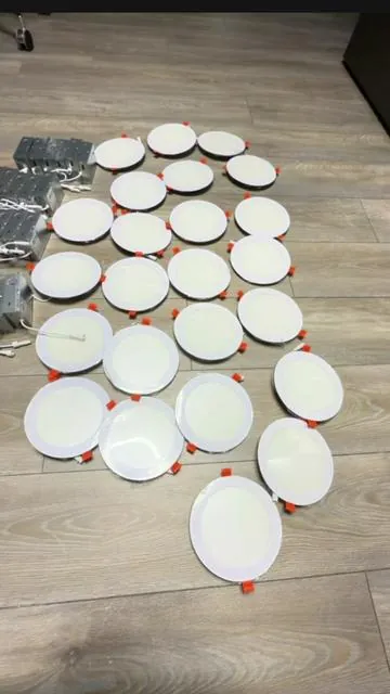 Ilumina tu hogar con este paquete de 24 luces LED empotrables de 6 pulgadas a un precio increíble 💡🔥 Por solo $106.82 te llevas luces súper brillantes, modernas y de bajo consumo. Cuentan con 5 temperaturas de color en una sola luz, son dimmables, ahorran energía y lo mejor: son fáciles de instalar. Con más de 833 vendidos, esta oferta en liquidación es perfecta para salas, cocinas, cuartos o proyectos completos. ¡Aprovecha el ahorro antes de que se agoten! #OfertaIncreible #LucesLED #AhorroDeEnergia #FacilDeInstalar #Liquidacion 🔥