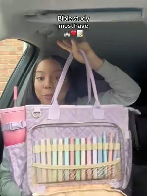 the perfect all purpose bag! Great for journaling, church, Bible study, crochet, diaper bag, you name it! #biblestudy #bags #journaling #totebag #church 