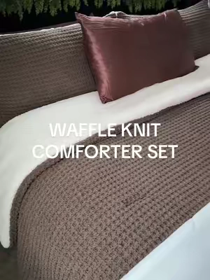 My favorite comforter for snowy, lazy days in bed 🤩  #livnco #waffleknit #livncobedding #chenille #winterbedding 