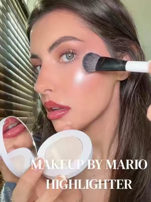 it’s giving VS Angel 🪽 @Makeup By Mario #makeupbymario #highlighter #glowymakeup #newmakeup #tiktokshopcreatorpicks 
