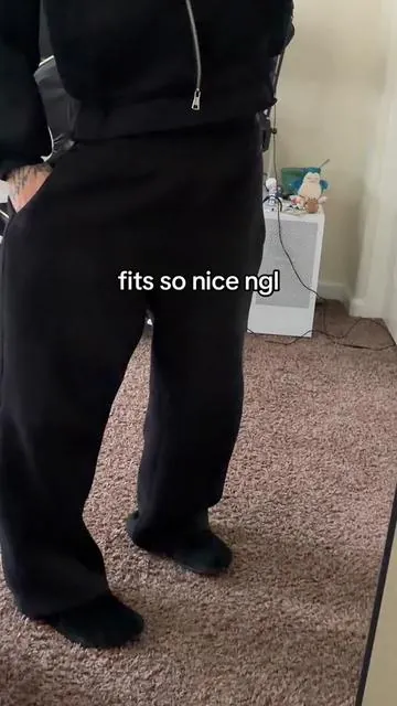 i mean ig i wont gatekeep #fyp #fashion #pants #sweatpants #tiktokshop 