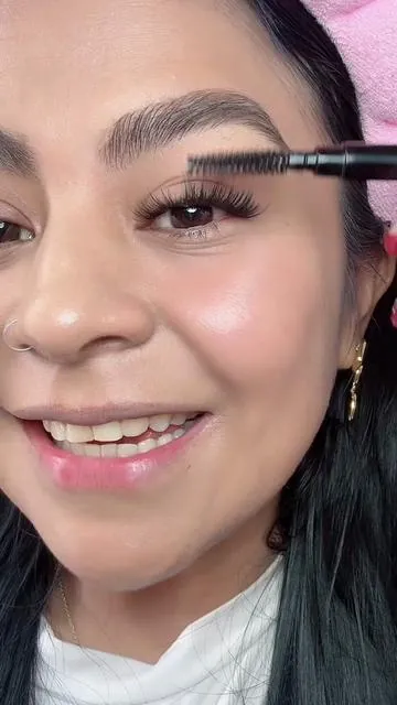 Pestañas sin pegamento fácil y prácticas de ponértelas #pestañassinpegamento #lashesnoglue #lashescofier #cofierlashesvolumen #tiktokshopcreatorpickst 