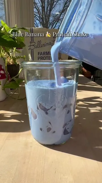 In case you’d like the recipe 👇🏼 One cup of milk One banana  One scoop of Vanilla Bean Farmer Protein  1 tsp Blue Spirulina  #ballerinafarm #proteinshake #proteinrecipes #gymtok #tiktokshopcreatorpicks 
