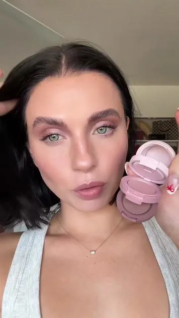This eyeshadow trio is GENIUS 👏😻 #kajabeauty #easyeyeshadow #eyeshadowtutorial 