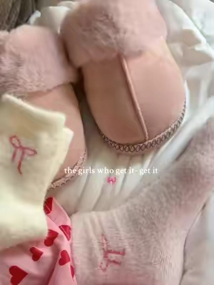 soft girl era 🙂‍↔️🎀 #houseshoes #slippers #softgirlera #pinklover #girlythings 