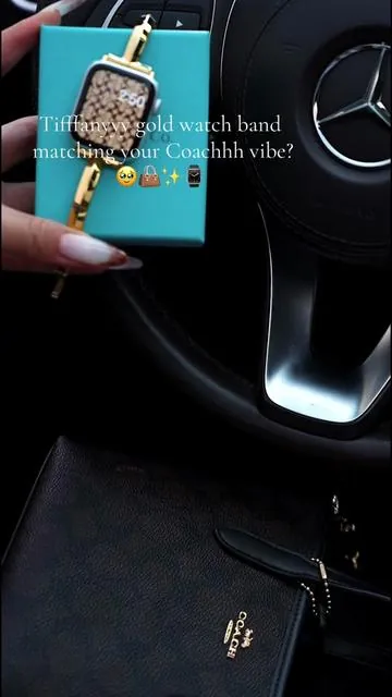Obsessed 🤩 Say less. It just works🍪🌾💍#watchband#fyp #iwatch#TikTokShopHolidayHaul#christmas#wristband #missair #gold#classic#fashion#giftidea #tiktokmademebuyit