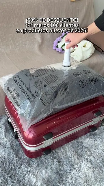 Deja de llenar tus abrigos de invierno y suéteres pesados en el armario con este conjunto de almacenamiento al vacío. Dobla, cierra, presiona el botón y mira cómo se encoge. Ahorro de espacio, sin desorden, perfecto para la familia o para viajar! 🧥 ✨
 Haga clic en el enlace y empacar ahora! #WinterStorage #SpaceSaver #VacuumStorage #HomeOrganization #TrucoDeViaje  
