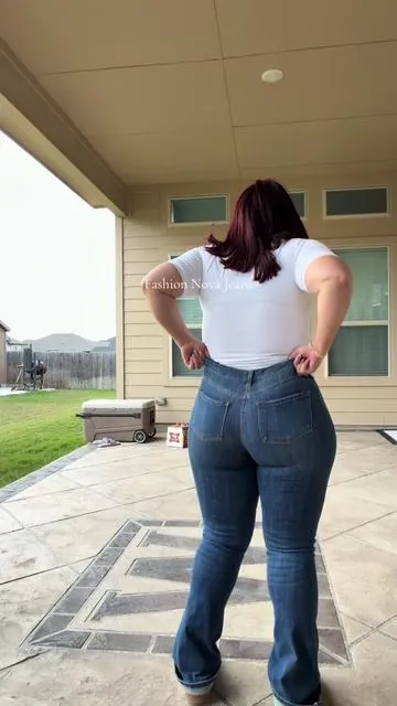 Fashion Nova let me model for yall 😩💕 You NEED these jeans, frfr. @Fashion Nova @FashionNovaCURVE 🫶🏼✨ #fashionnova #fyp #bodypositivity #outfit #jeans 