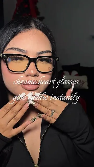 GIVING VERY MUCH BADDIE 🫦 #girlythings #chromeglasses #bluelightglasses #glasses #chromehearts 