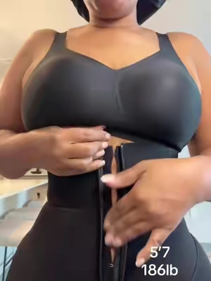 Babyyy… these compression leggings don’t play! 😮‍💨 Hooks + zipper for that extra waist snatch, secure, comfy, and perfect for the gym or everyday wear. They stay selling out — grab yours now while you still can! 🏃🏽‍♀️🔥 @SHAPERX  #shaperx #compression #leggings 