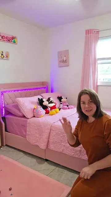 Cama rosada con luces LED para princesas 👑✨ #tiktokshop  #KidsRoomDecor  #PrincessBed  #cama  #bed 