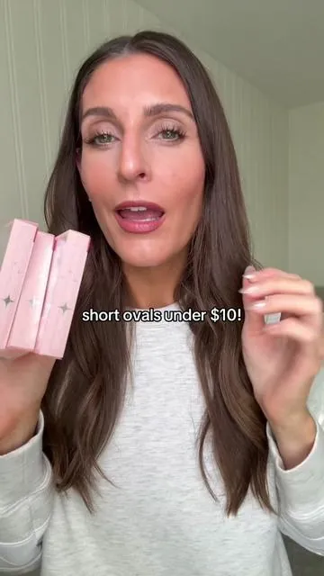Glamnetic short ovals are already marked down but they’re also doing a buy more save more so extra 5% off if you spend $59+! #glamnetic #pressonnails #nailsathome #nailscheck #shortnails 