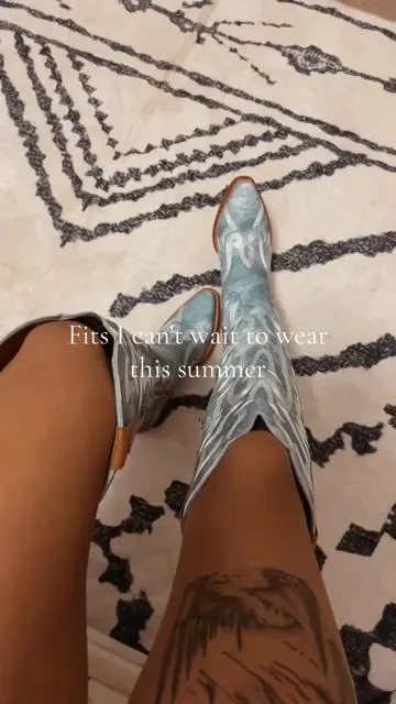had to get on this trend with these boots 😍 #kneehighboots #cowgirlboots #denim #boots #fyp 