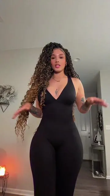 • snatched, sculpted & secure 🖤 @Shapellxofficial  #snatched #jumpsuit #tummycontrol #fyp #shapewear 