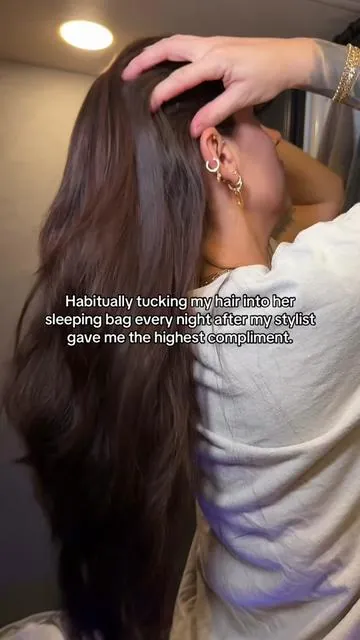 If your hair won’t grow, keeps breaking, won’t hold a style, or you’re waking up with random breakouts…it’s probably not your products. It’s the friction, the tossing, and your hair living on your face all night. This was such a simple fix that made a huge difference in not only my hair, but skin health 🥹🩵