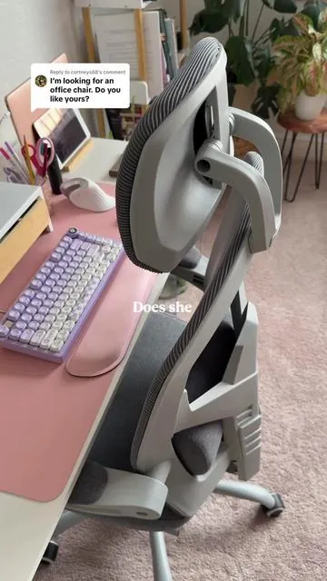 Replying to @cortneys88  . . . #officechair #ergonomicchair #deskchair #desksetup #officechairs 