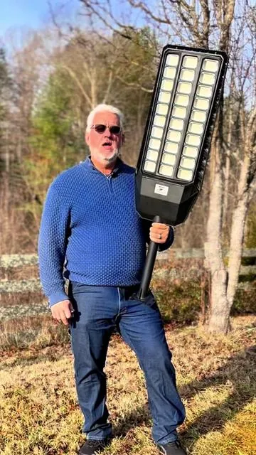 Solar Powered Outdoor Street Light #solarlight #tiktokshopcreatorpicks #tiktokshopholidayhaul #farmlife #farm @Hykoont Shop 