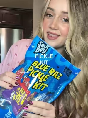 A year later and still love these 😍😍#picklekit #bluerazpicklekit #bluerazzpicklekit #picklekitreview #sourboyblueraspberrypicklekit 