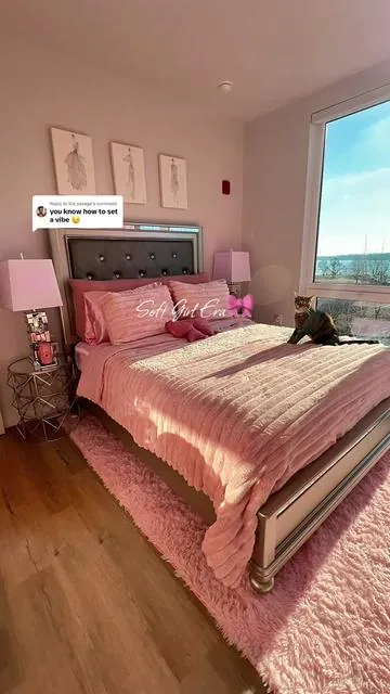 Replying to @kia_savage An actual soft ribbed comforter that’s NOT a duvet, tea ☕️👌🏾🧸 @LIVN CO  #comforterset #bedding #cozyvibes #sunriselover #pinkaesthetic  