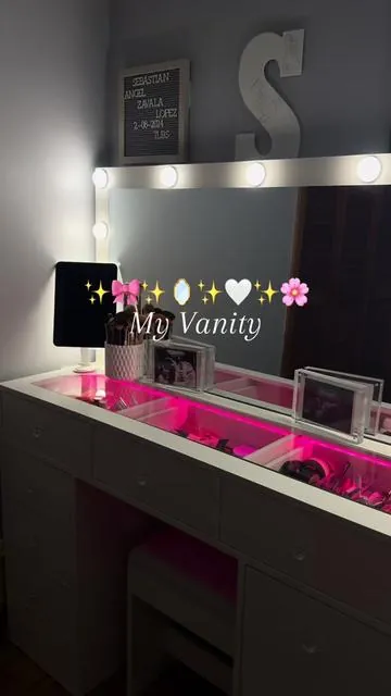 Absolutely love !!!🎀 #vanity #fypシ #vanitymirror #vanitysetup #makeup 