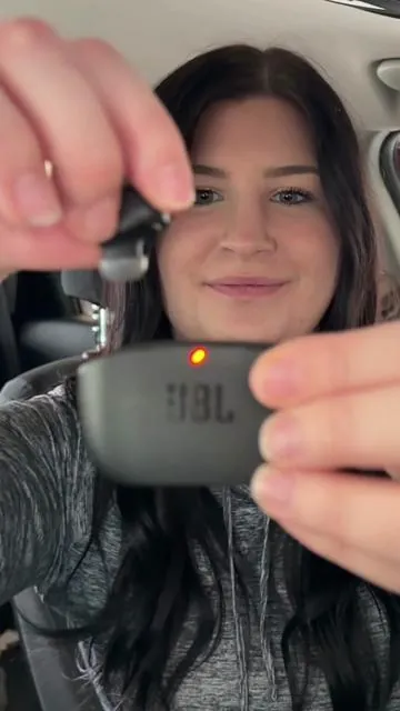they’re on sale 33% off right now too! #wirelessearbuds #wirelessheadphones #wirelessearphones #jbl #jblearbuds 