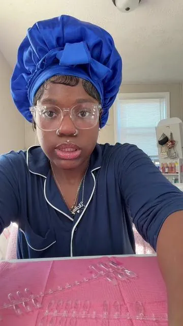 Doing my nails while being on cloud 9 is not for the weak 😭💅🏽 #begginernailtech #vickeycathey 
