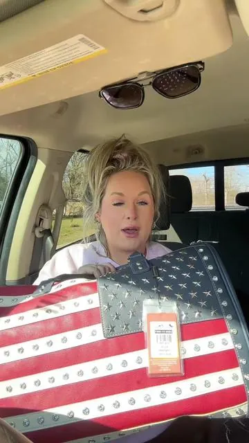 Montana West American flag duffel bag are you kidding me? This is gorgeous and so detailed ##montanawest##dufflebag##bag 