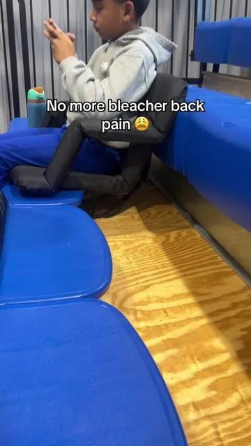 Going to the kids games doesn’t have to be painful anymore 😩 #SportsParent #BleacherChair #TravelBallLife #GameDayEssentials #TournamentLife 