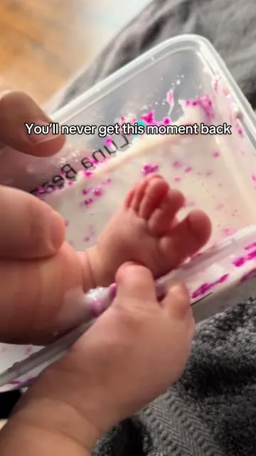 Everyone says the newborn phase flies by… and they’re right. This lets you capture your baby’s tiny hands and feet exactly as they are right now — before they grow, before the wrinkles fade, before this season becomes a memory. Safe for newborns, easy to do at home, and something you’ll actually keep forever. One of those purchases you’ll be grateful you didn’t skip. @Luna Bean  #n#newbornn#newbornmusthavesn#newbornessentialsb#babytokmomsoftiktok 