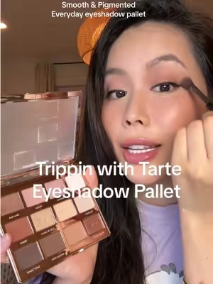 Such a great everyday eyeshadow if you want a good mix of neutrals and shimmers and even some warm pinks and dark shades to play with! Love this Tarte eyeshadow pallet! @tarte cosmetics #trippinwithtarte #eyeshadowpallet #eyeshadow #everydayeyeshadow 