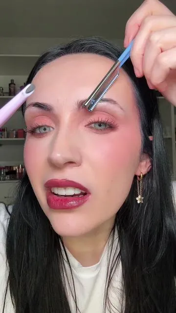 SUREZIA Ultra-Fine Brow Pencil in the black shade is thrilled brow PENcil I have used that give hair like strokes in this much accuracy. Usually it’s the pens that do, but with a pencil there is so shiny brow or leakage! I really love this product #TikTokShop #TikTokShopBeauty #BrowRoutine #EyebrowPencil #makeupreview 