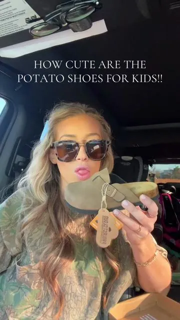 Stop it right now!! I need every color for my daughter!! So stinking cute!! #clogshoes #potatoshoes #kidsshoes #shoesforkids #obsessedwithit 