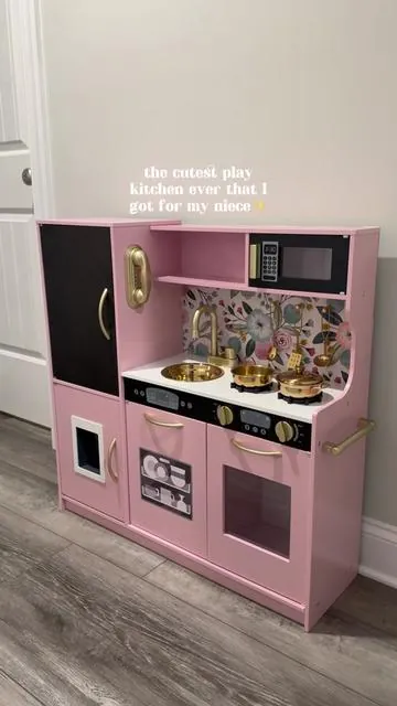 She loves it!! 🎀✨ such a cute play kitchen #playkitchen #toysforkids #kidstoys #giftidea #tiktokshop 