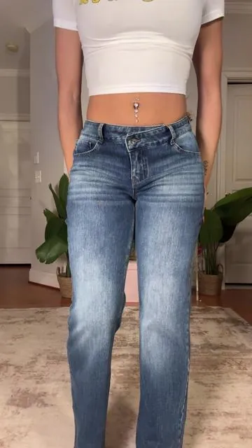 ✨NEW✨low rise jeans are in🤩🏃🏽‍♀️ @Halara_official #halara #halarajeans #straightlegjeans #lowrisejeans 
