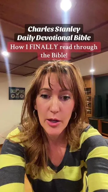 This is how I FINALLY read through the Bible in 1 year! This is the only way it worked for me and now I’m on my 5th time through. #Bible #newyearsresolution #goals 