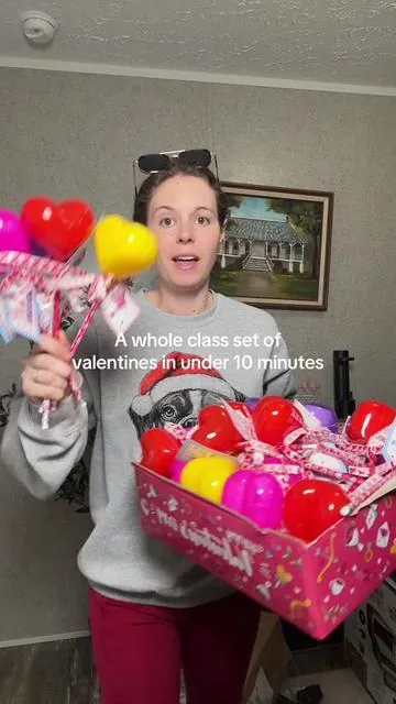 The easiest but also most unique class set of valentines! #classroomvalentines #valentinesforkids #classvalentines 