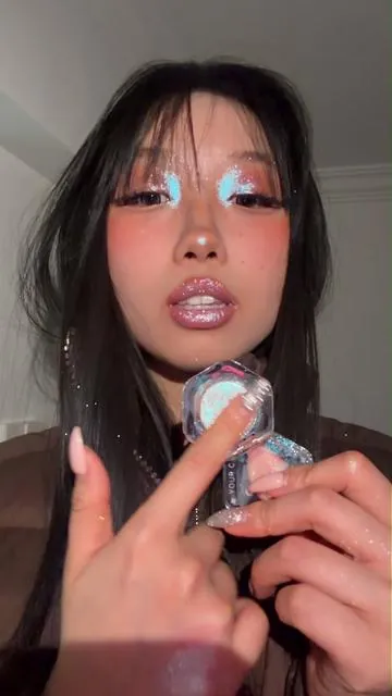 This color just insane…..😩✨🩵#multichrome #shimmer #trending #glitter #eyeshadowpalette  