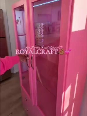 I’m just here to put yall on before the Pink girlies sell out the new release from @ROYALCRAFT don’t say I didn’t give you first access👌🏾💕🎀🌸 #pinkaesthetic #pinklover #pinkkitchen #homefinds #displaycabinet 