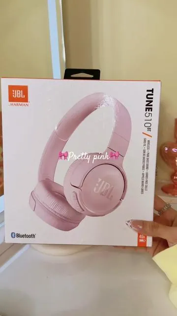 Look how pink so prettyyyyy🥺🎀🤍  #pink #wirelessheadphones #fyppoppppppppppppppppppppppp 