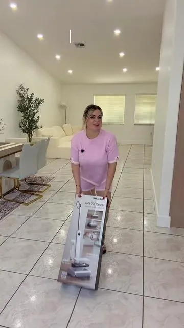 La DREAME FloorX 100 Plus es una limpiadora de pisos inalámbrica que lava y aspira al mismo tiempo, dejando tus pisos impecables en una sola pasada. Cuenta con hasta 45 minutos de autonomía, diseño ligero y fácil de maniobrar, e incluye 2 rodillos extra para mayor durabilidad. Ideal para pisos duros, hogares con niños o mascotas. 🧽 Lava y aspira en un solo paso 🔋 Hasta 45 min de uso continuo ✨ Ligera y fácil de usar 🐾 Perfecta para hogares con niños y mascotas DREAME FloorX 100 Plus Cordles#DREAME #FloorX 100 Plus #Cordles #FloorWasher #WetDryVacuum