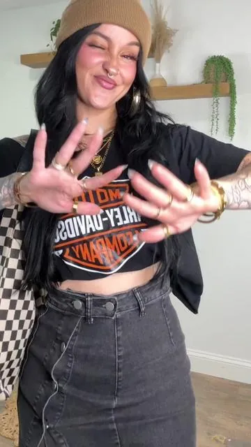 Love a good edgy fit check 